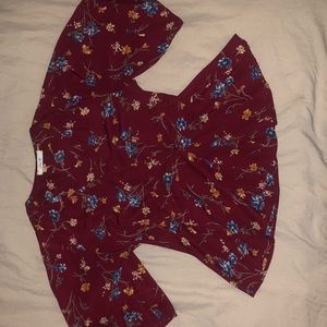 Cute floral button up blouse.